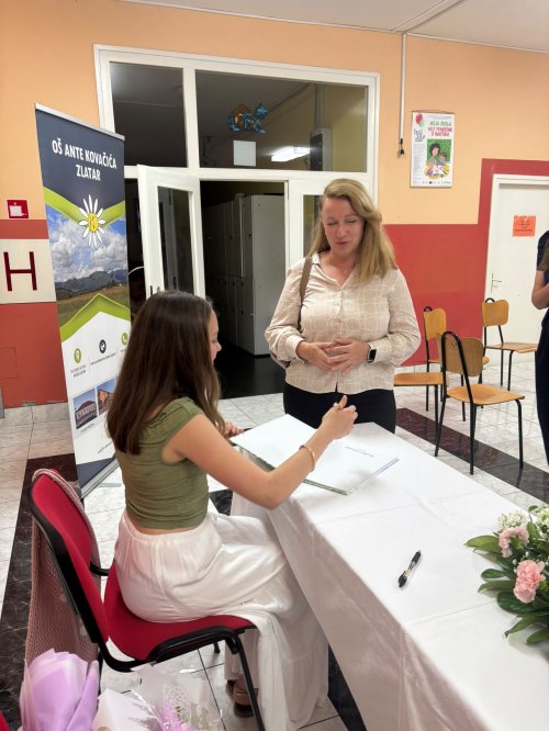 Održana promocija slikovnice ''Potraga za srećom'' mlade Ane Popov